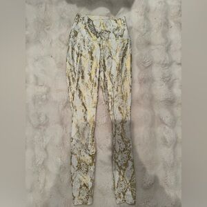 Boutique Small Golden & White Snake Print Leggings. 💃⚡️